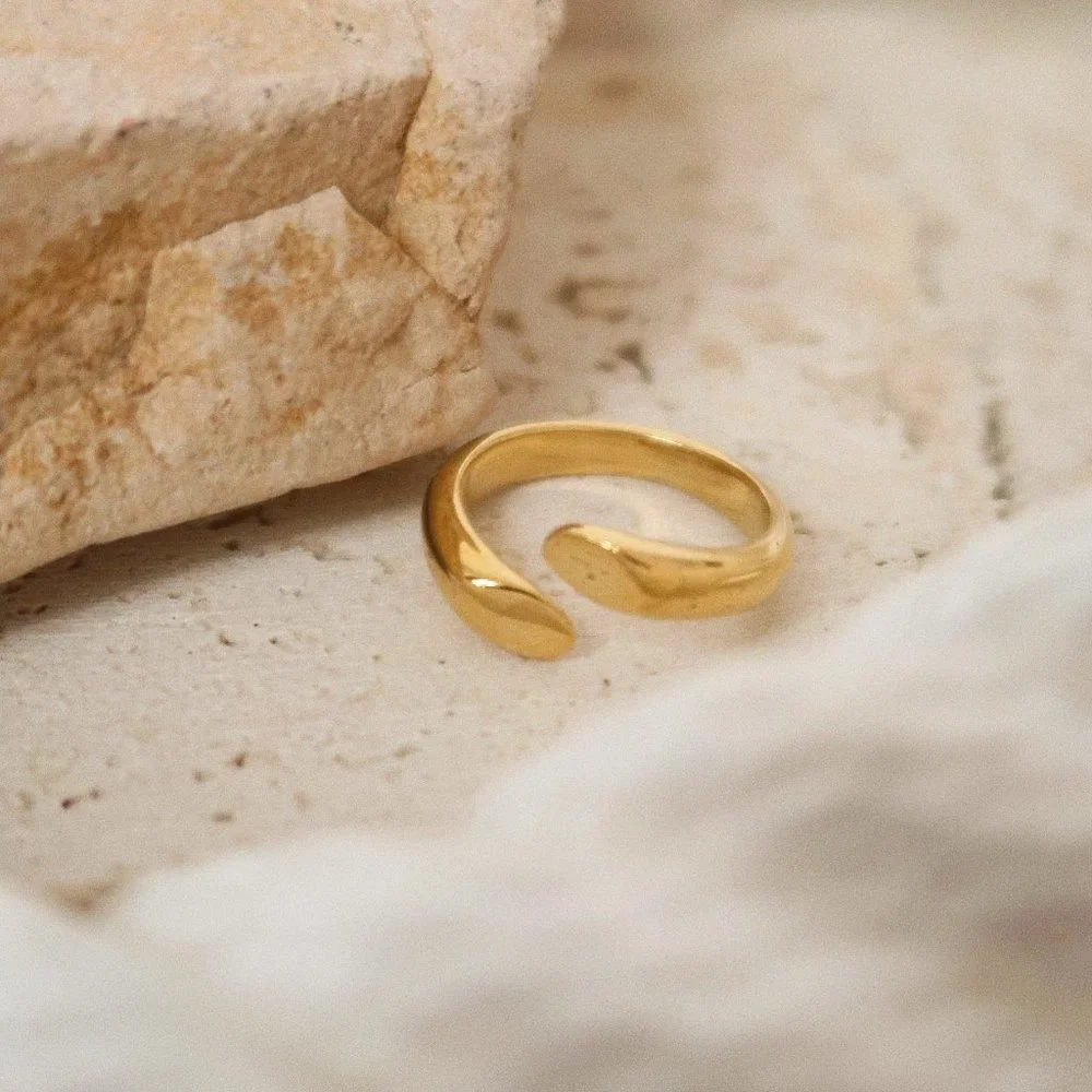 NEW 18K Gold Plated Open Hug Ring